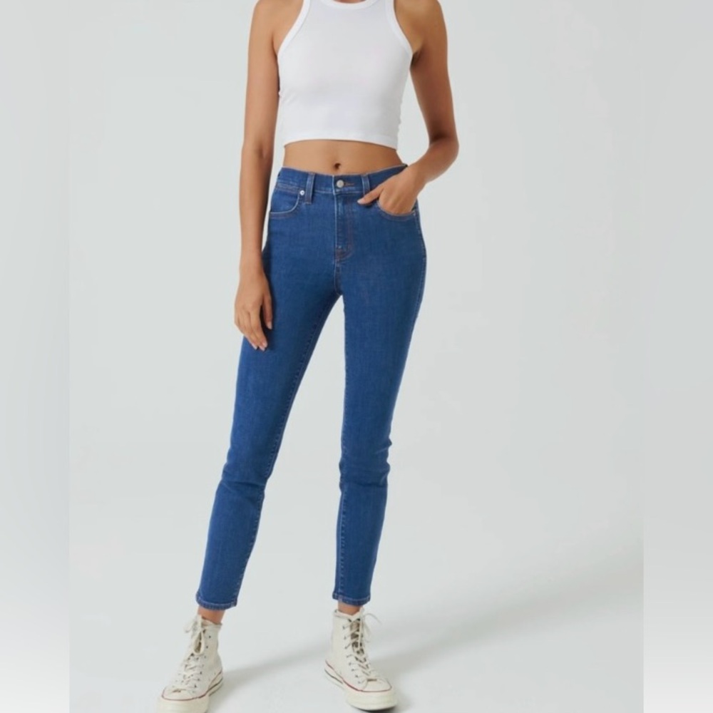 Aritzia Sunday Best Switch mid rise skinny jeans in 90s medium blue (size 30)